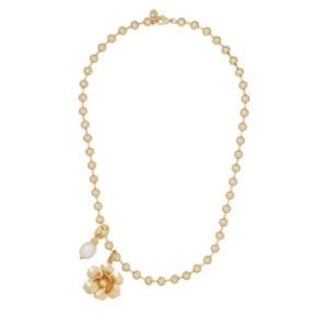 The Flower Meets the Pearl Necklace Gold