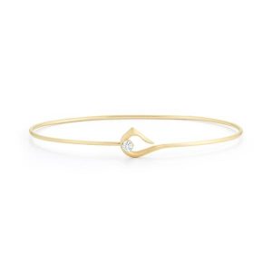 Penelope Hook Bangle in 18K Yellow Gold